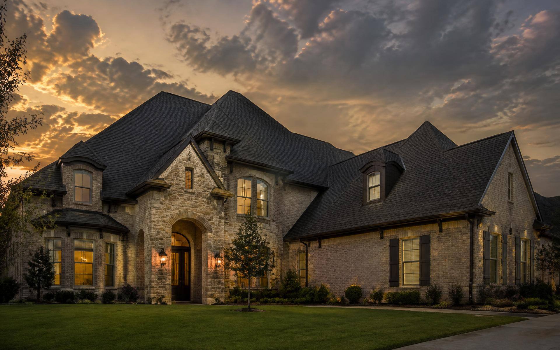 Completed architectural shingle roof on a North Texas home